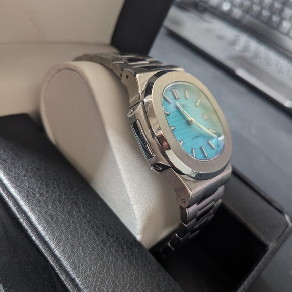 Custom Build "Seikonaut" with Tiffany Blue Dial - Picture 4 of 4